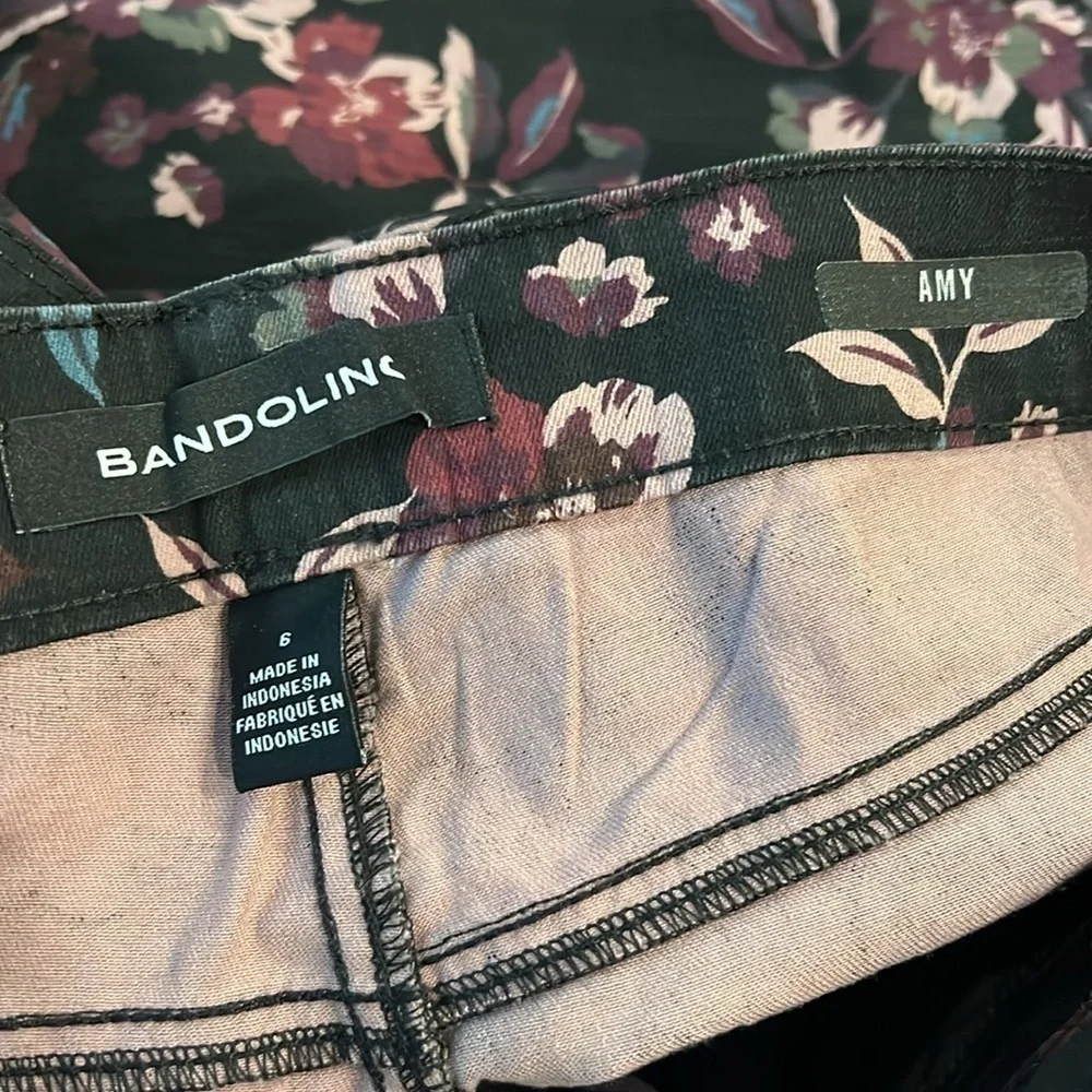 Bandolino Amy Modern Straight Leg Tummy Slimming Stretch Jeans Black Floral 6 - Picture 9 of 10